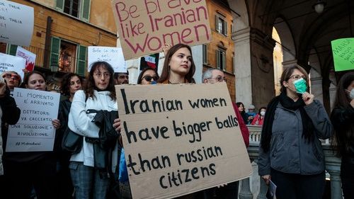 „Ženy, život, svoboda“. Íránské protesty se přelily do Evropy